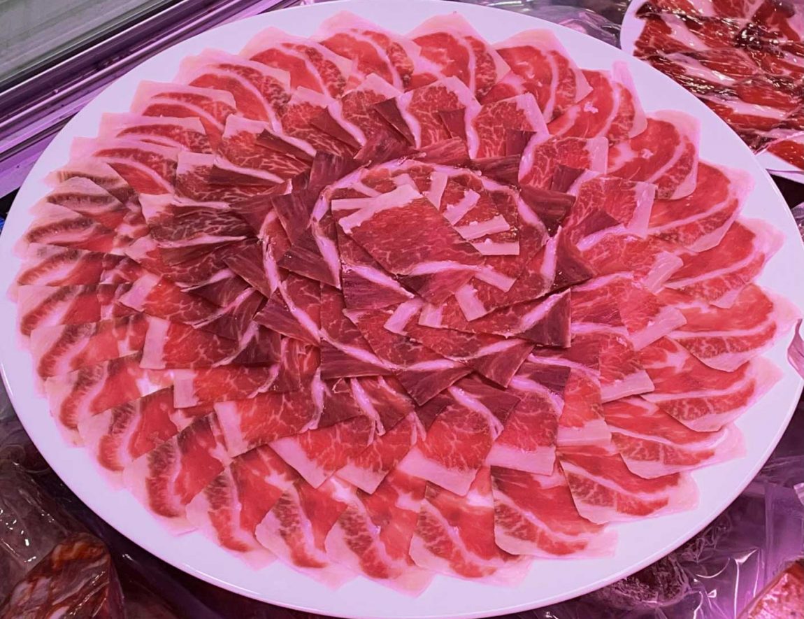 Embutidos artesanales elaborados con recetas tradicionales