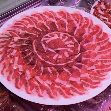 Embutidos artesanales elaborados con recetas tradicionales